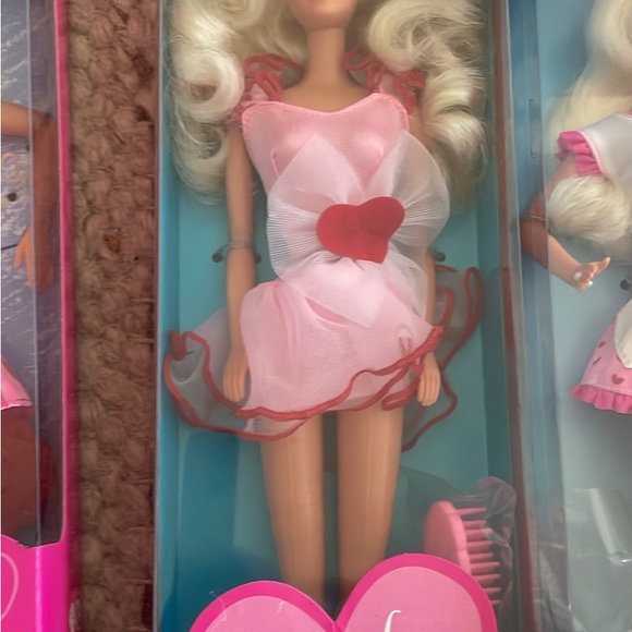 Vintage Valentines Barbie’s - Picture 3 of 6